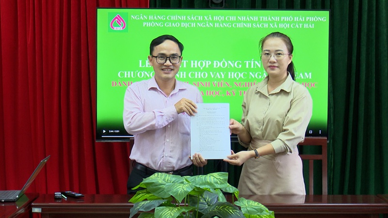  Ngân hàng chính sách xã hội Cát Hải giải ngân vốn vay ưu đãi cho học sinh, sinh viên...