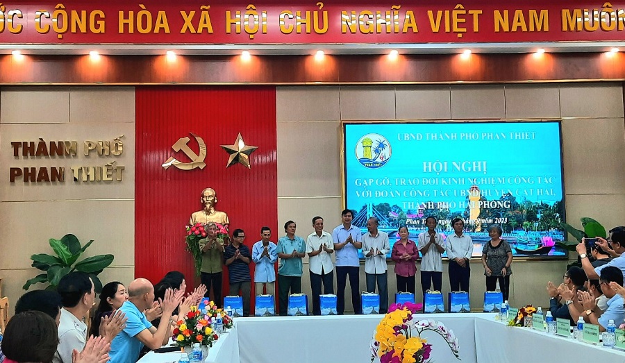 Huyện Cát Hải và thành phố Phan Thiết trao đổi kinh nghiệm về công tác quản lý, phát triển du lịch
