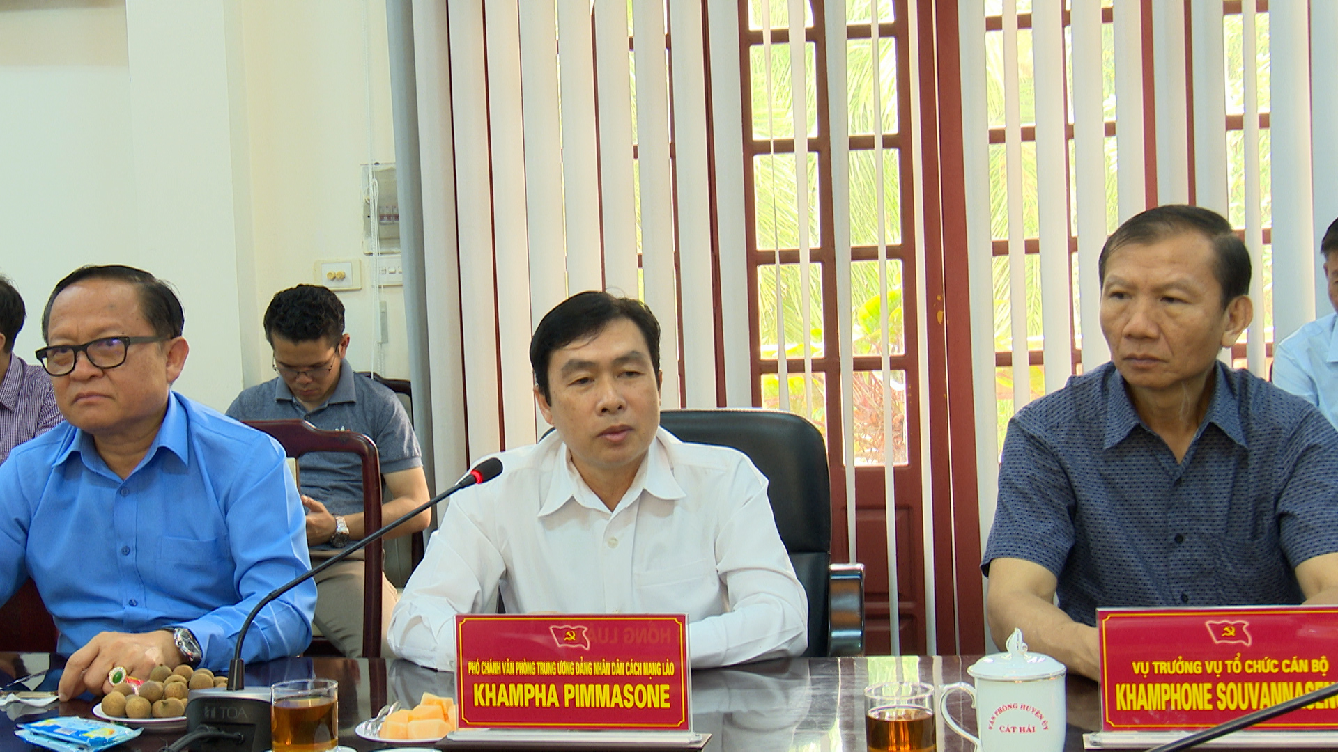 Đoàn công tác Văn phòng Trung ương Đảng Nhân dân cách mạng Lào thăm làm việc tại huyện Cát Hải.