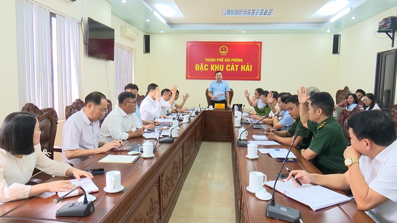 Họp thường kỳ đánh giá kết quả thực hiện nhiệm vụ phát triển kinh tế-xã hội, quốc phòng-an ninh tháng 10