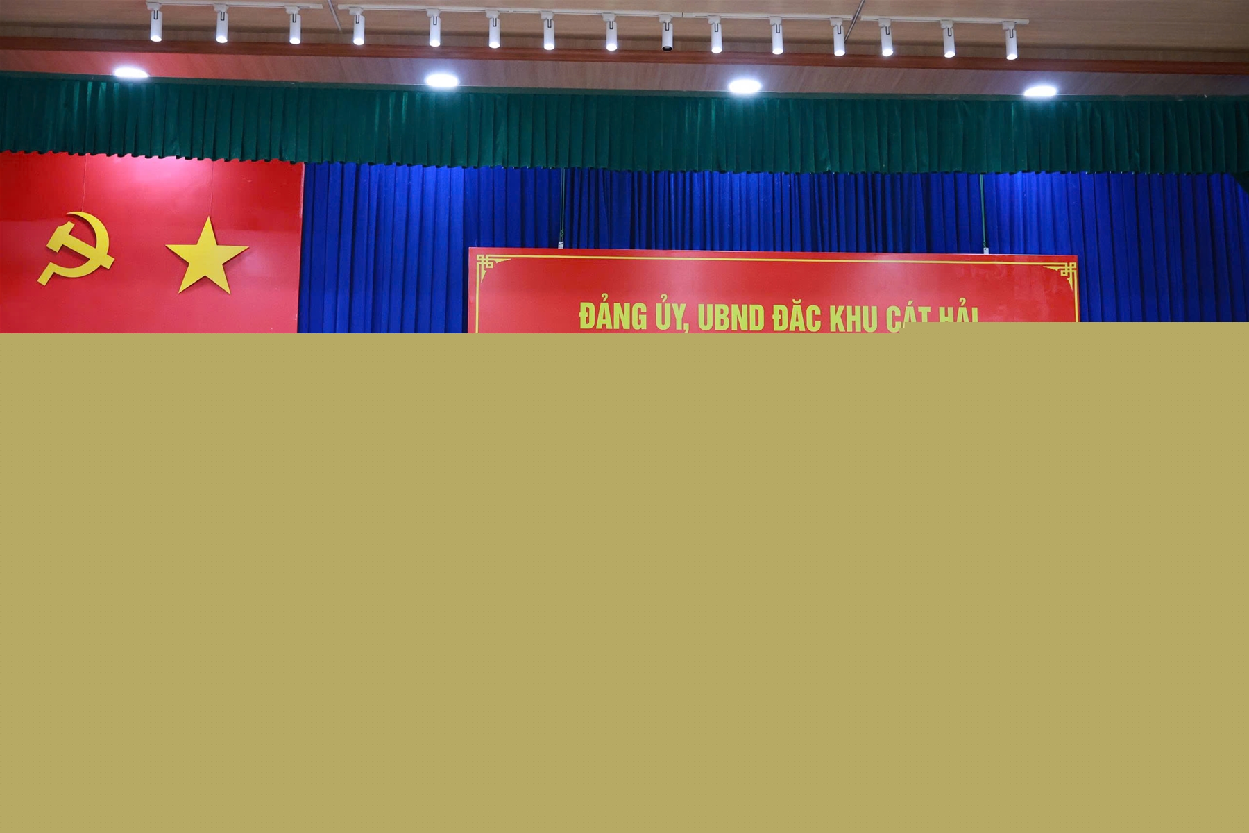Hội nghị đối thoại trực tiếp giữa người đứng đầu cấp ủy, chính quyền đặc khu với Nhân dân