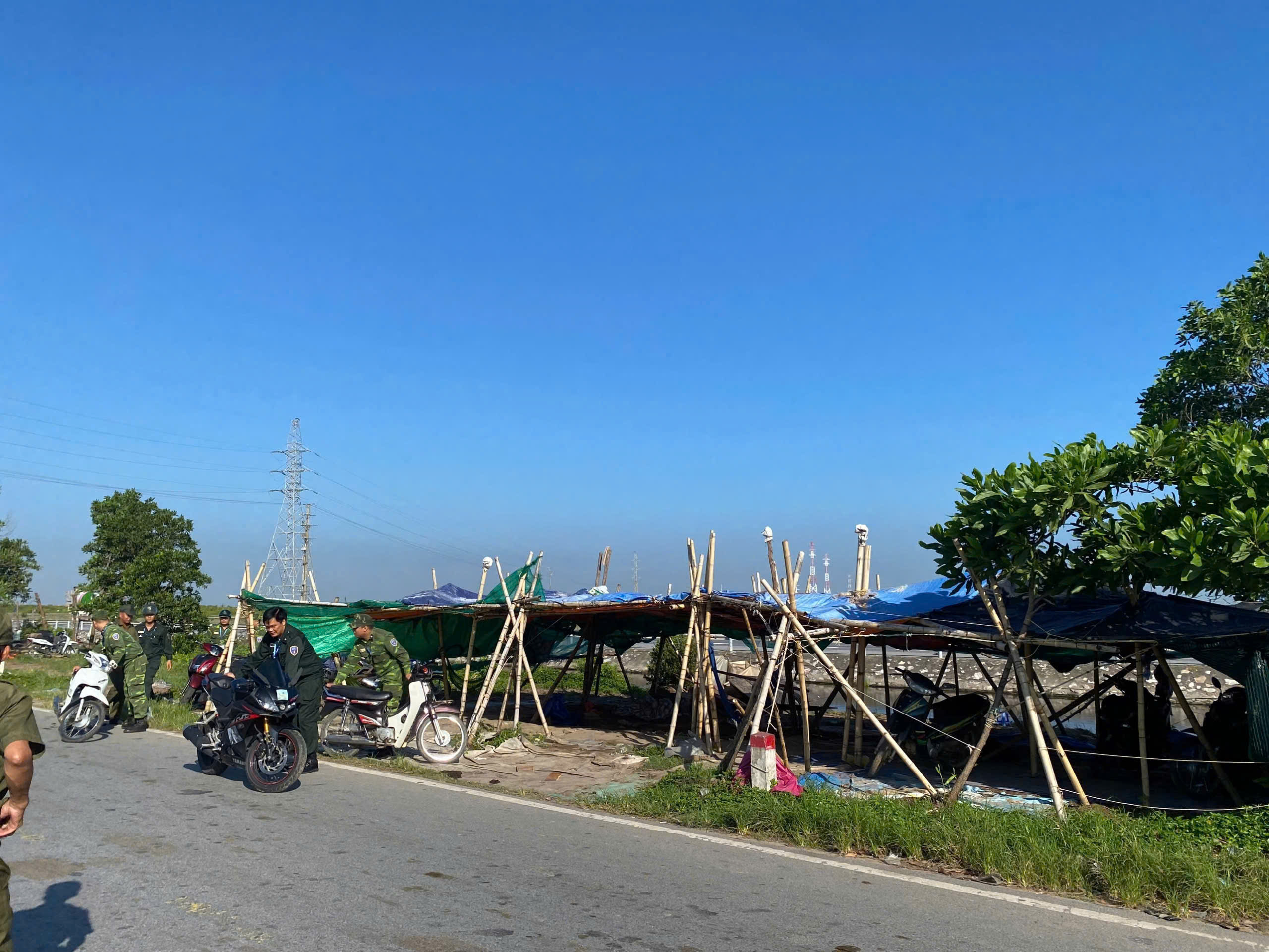 Đặc khu Cát Hải xử lý tình trạng dựng lều, quán bán hàng gây mất ANTT, mỹ quan đô thị