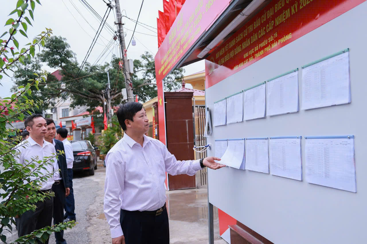 Công tác chuẩn bị bầu cử tại các khu vực bỏ phiếu trên địa bàn đảo Cát Hải