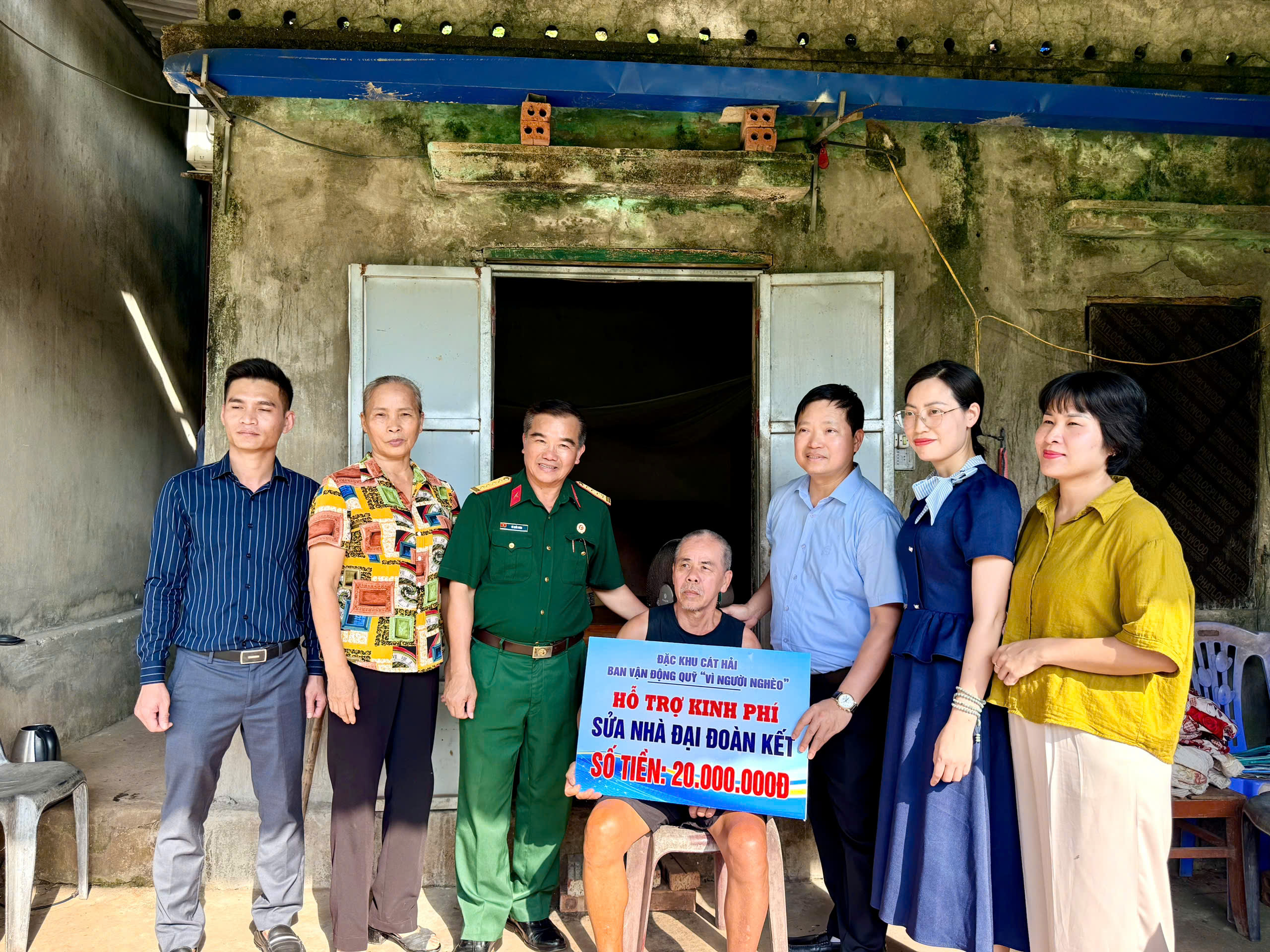 Trao tặng 125 triệu đồng để xây mới, sửa chữa nhà ở